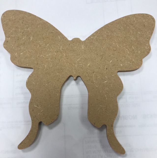 Papillon sans antennes 15 x 13 cm .