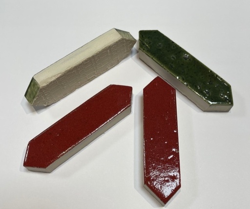 Faïence Émaillée 2.3 x 7.6 cm Rouge et Vert, Par 100g